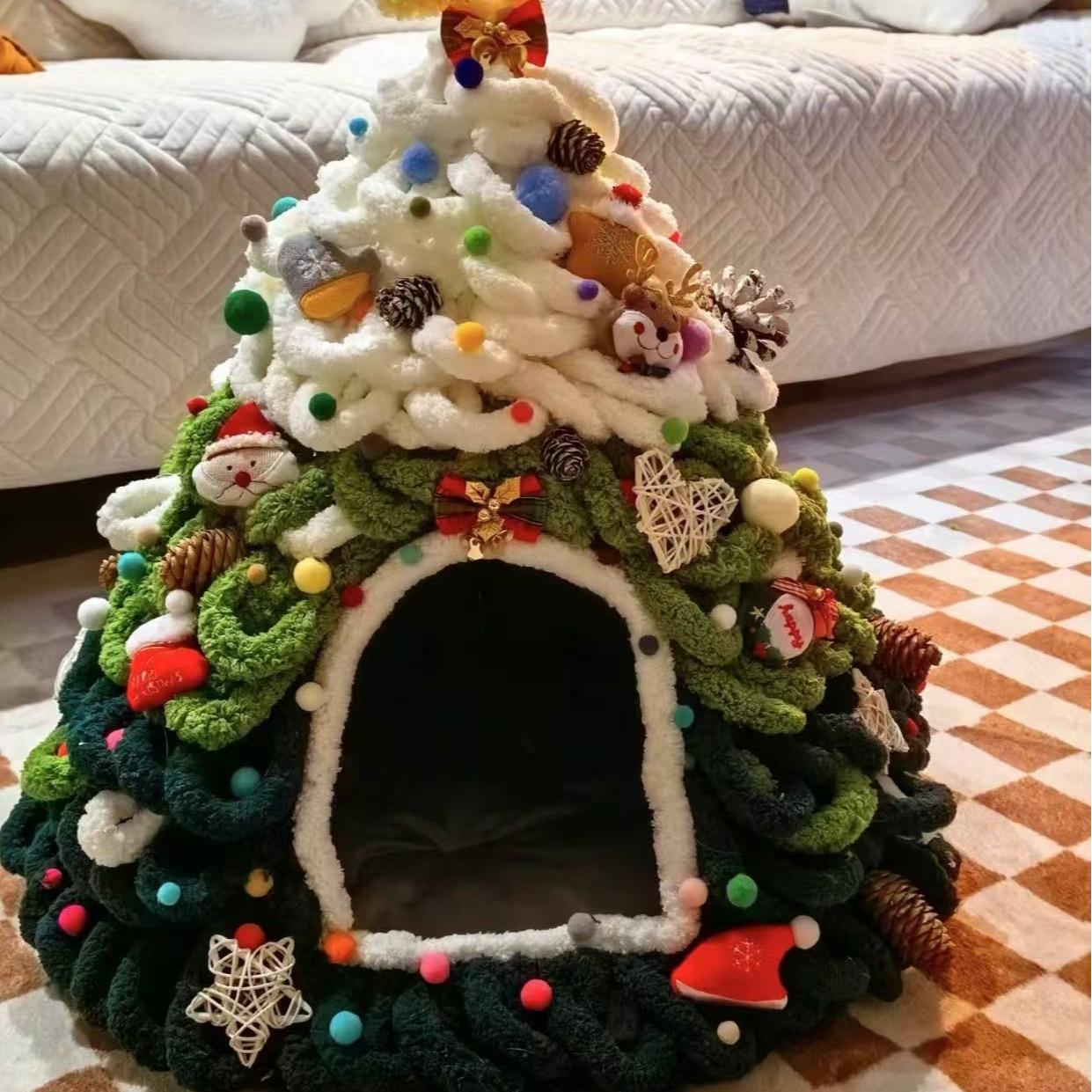DIY Christmas Cat Bed Kit, Festive Design for Cats, Includes Soft Bedding & Accessory, Perfect for Holiday Seasons and Year-Round Use
