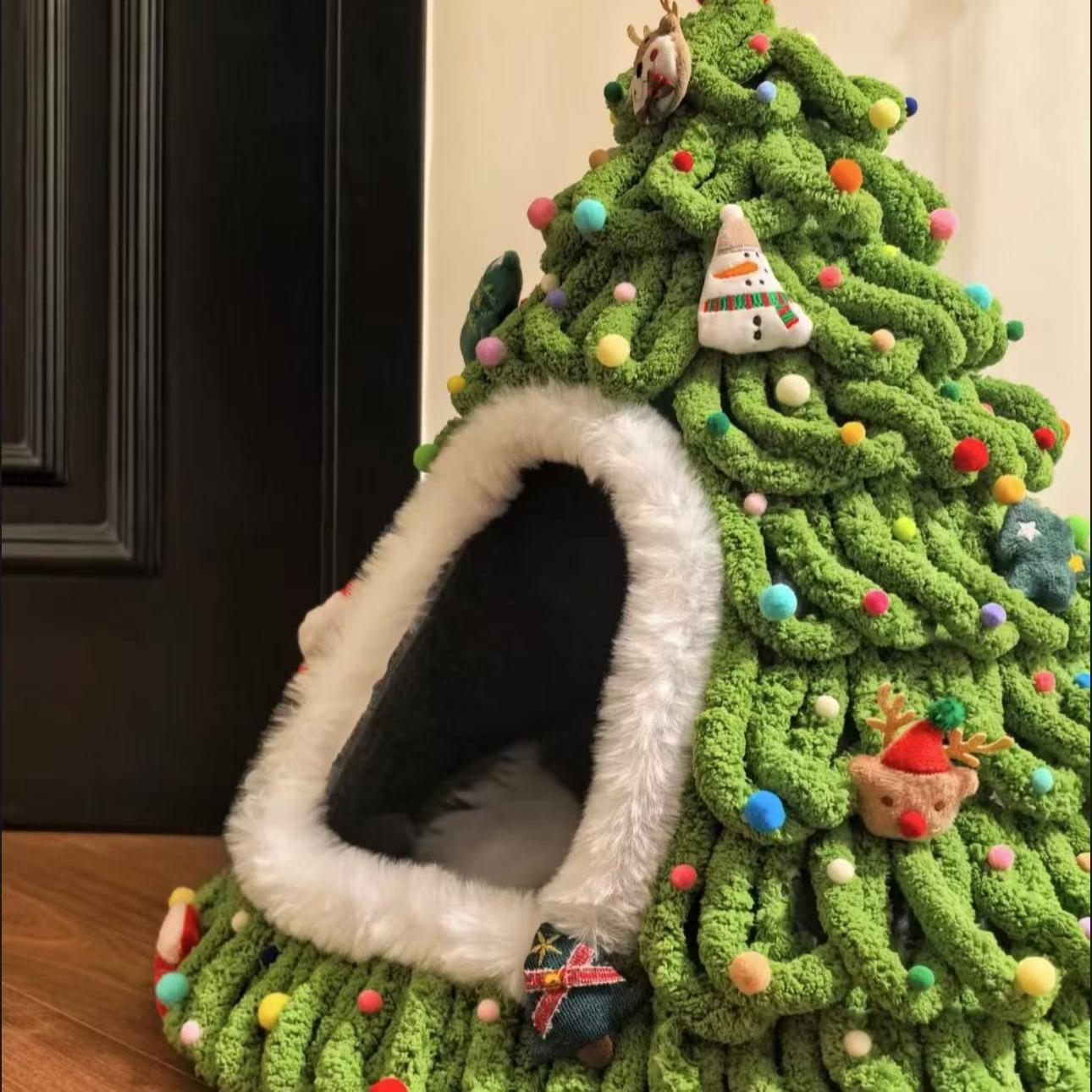 DIY Christmas Cat Bed Kit, Festive Design for Cats, Includes Soft Bedding & Accessory, Perfect for Holiday Seasons and Year-Round Use